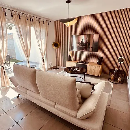 Villa Paolo 펜션 아그